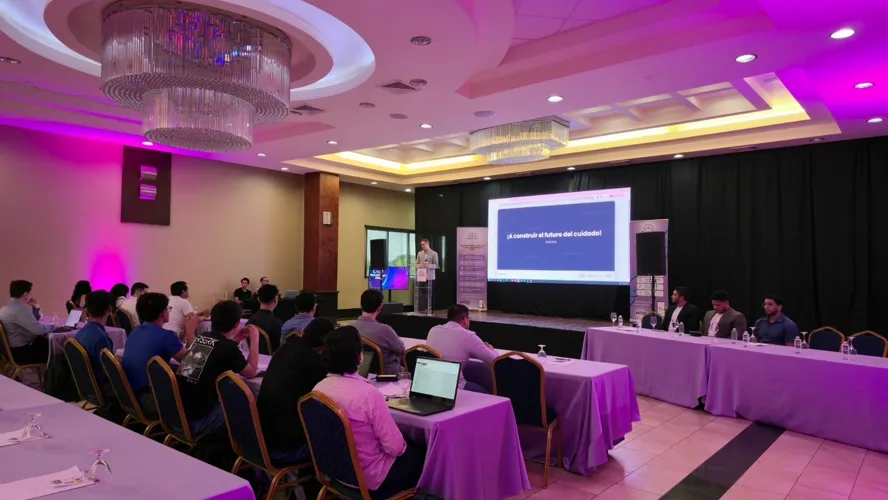 Teams and judges at the closing session of Moxiethon 2025 in Honduras.